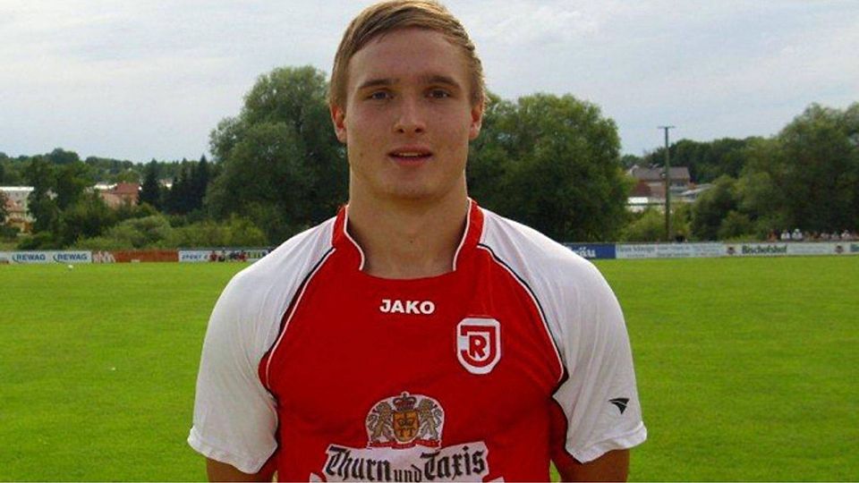 Andreas Mahr  - hier noch in jungen Jahren im Trikot des SSV Jahn Regensburg II - verstärkt den 1. FC Passau   Foto: D.Meier
