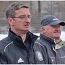 Ist davon überzeugt, dass seine Mannschaft in dieser Saison besser abscheidet: Trainer Robert Hellhammer (links).  Foto: Radloff