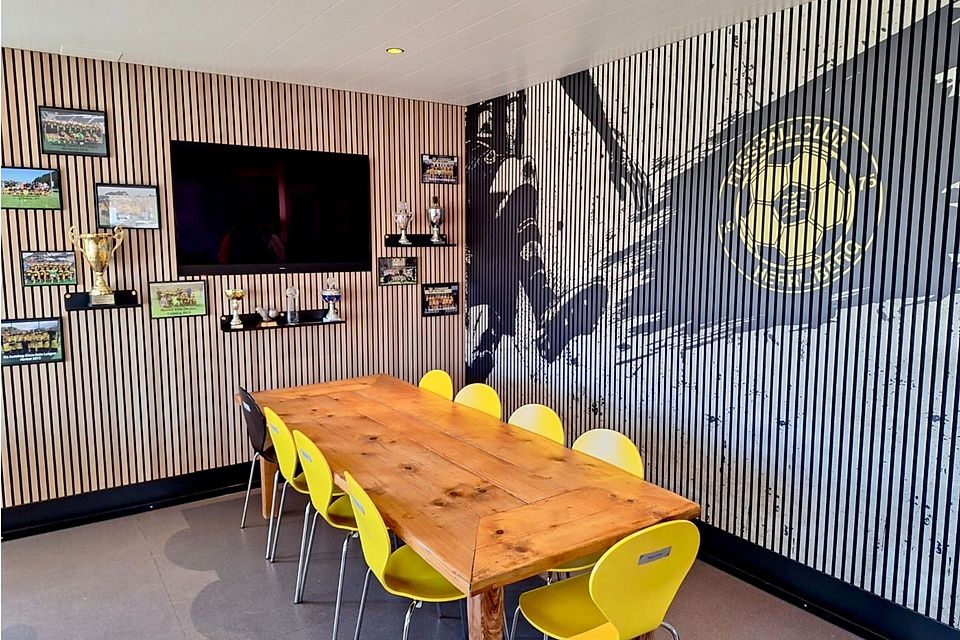 Im frisch renovierten Klubhaus des FC Herrliberg wurde nach dem Spiel ausgiebig gefeiert.