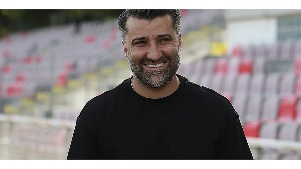 Aydin Ay, Sportlicher Leiter beim Oberligisten VfR Wormatia Worms, ist mit einigen Vereinsentwicklungen zufrieden, mit anderen hingegen nicht.      Foto: Christine Dirigo/pakalski-press