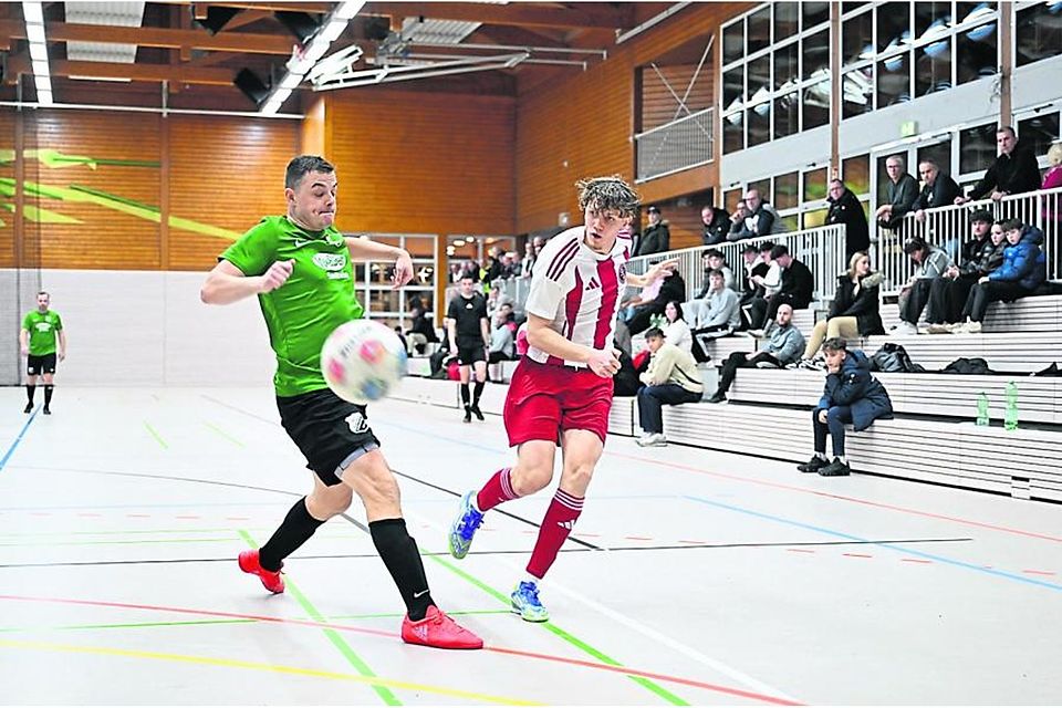 Die SG Armsheim/Flonheim (links) und TuS Gau-Heppenheim lieferten sich ein packendes Endspiel.	Foto: Mirco Metzler / pakalski-press