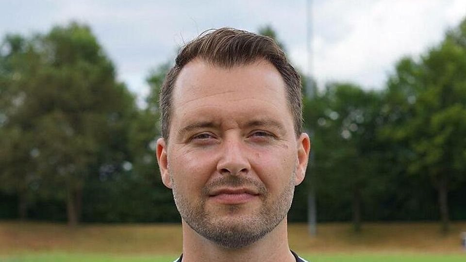 Bereitet seine Spieler mit Yoga auf die anstehende Saison vor: TSV Pliening-Landsham-Trainer Christian König.
