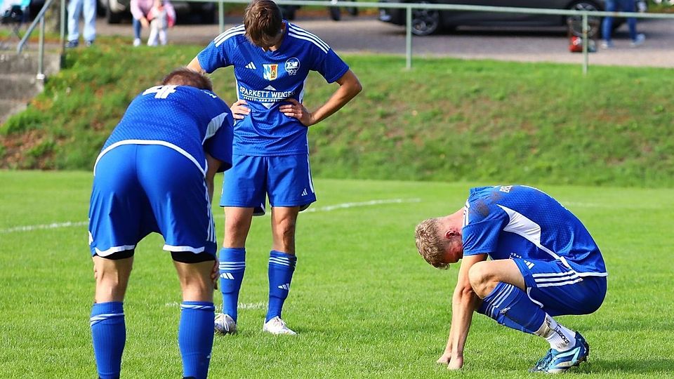 Geknickte Köpfe beim TSV Beratzhausen nach der Niederlage in Undorf...