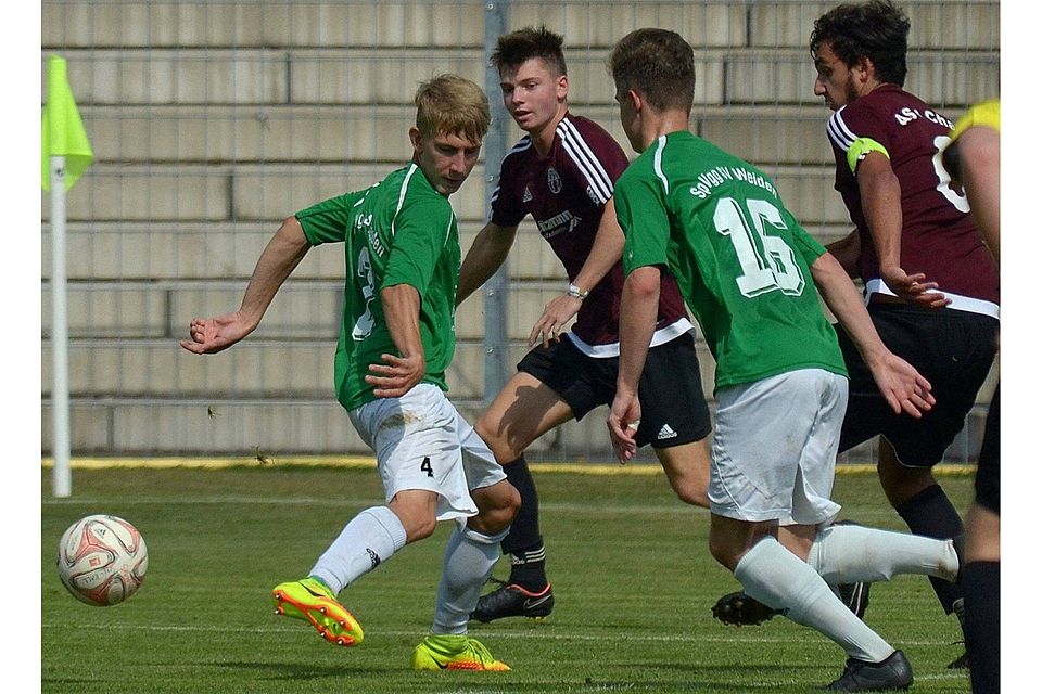 Die U19 der SpVgg SV Weiden (in grün) landete im ersten Heimspiel der Landesliga Süd einen klaren 4:0-Erfolg gegen den ASV Cham.