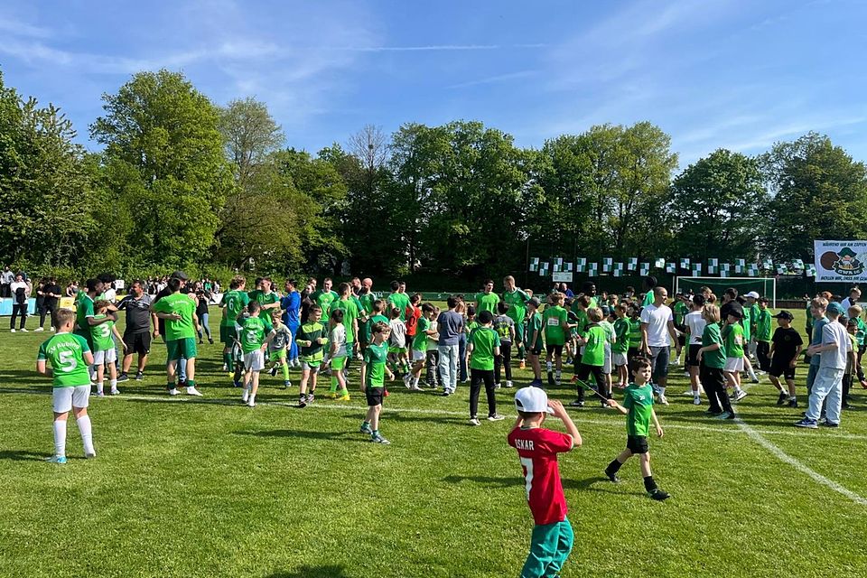 Aubinger Jubeltraube: Der SV Aubing spielt im kommenden Jahr erstmals in der Vereinsgeschichte in der Landesliga.