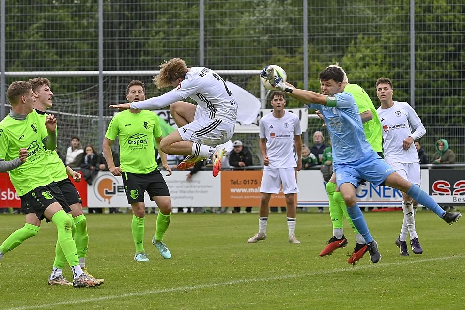 Stätzlings Keeper Fabian Rosner ließ sich vom Kauferinger Niklas Berger nicht überwinden und zog mit dem FCS in die zweite Qualifikationsrunde ein.