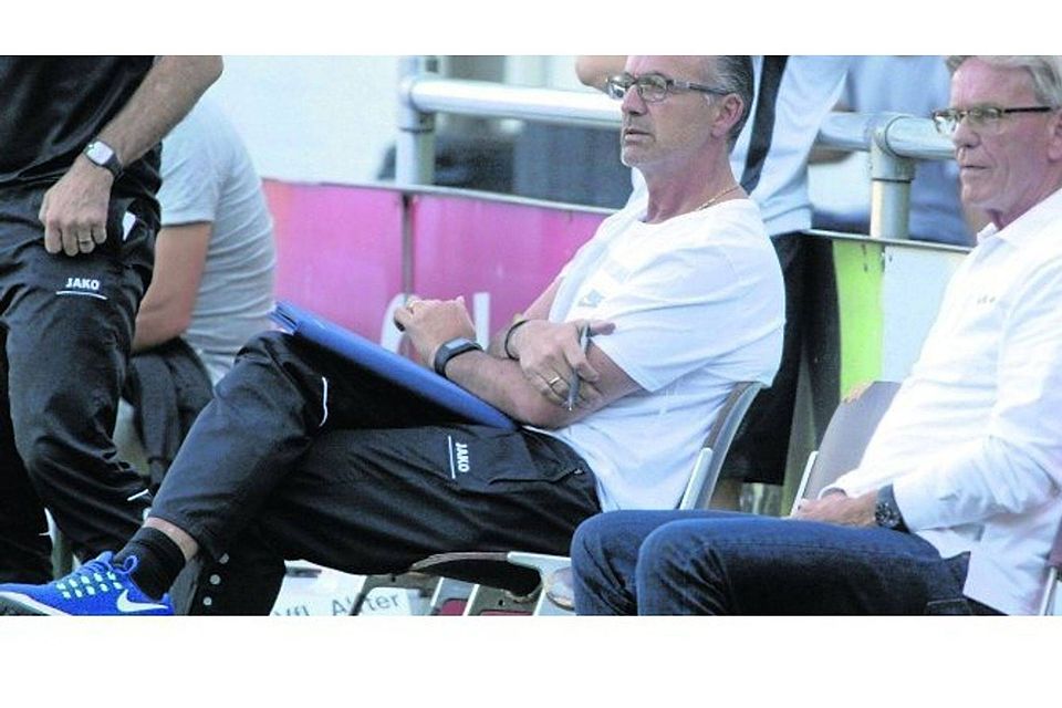 Nach einer Saison ist Schluss: Trainer Jürgen Kohler (links, mit Dieter Neuhaus) bricht seine Zelte beim VfL Alfter ab. FOTO: HENRY