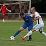 Klappt es dieses Mal? Der SV Horchheim mit Kapitän Lars Freese (blaues Trikot), hier im Zweikampf mit Christopher Ludwig vom TuS Neuhausen, mischt auch in dieser Saison wieder in der Spitzengruppe der Bezirksliga mit.	Foto: Christine Dirigo/pakalski-press