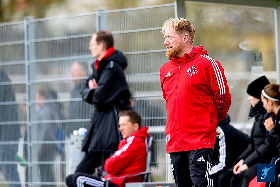 Erleichtert über den Klassenerhalt in der Frauen-Regionalliga Nord: Trainer Thomas Kastrup.