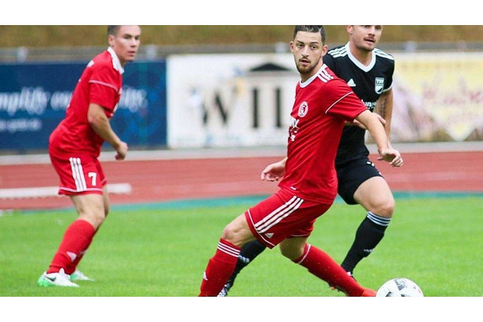 Zwei schöne Tore von Okan Housein (vorne) brachten dem FC Wangen den Sieg beim Tabellenletzten SV Breuningsweiler. (Archivfoto: Josef Kopf)