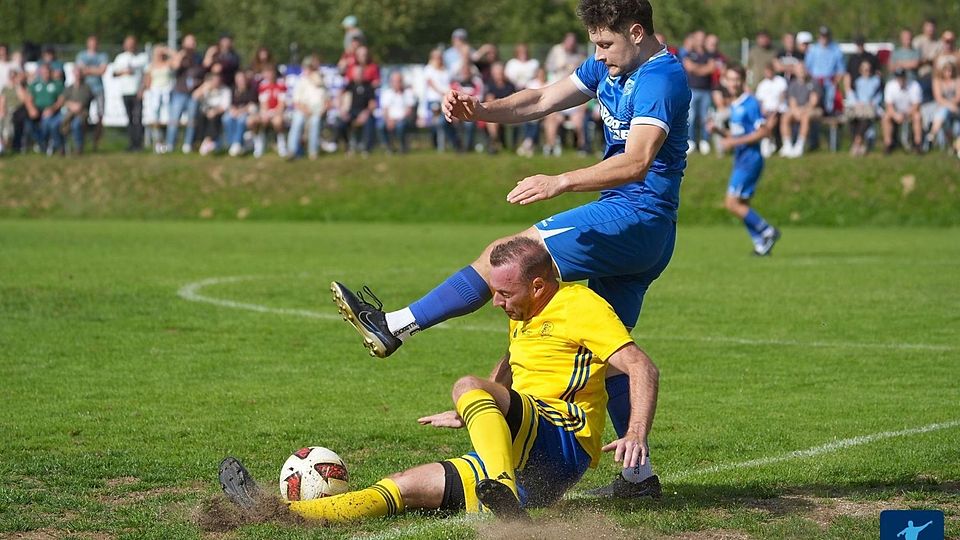 Kreisklasse Passau: Tolle Kulisse in Jandelsbrunn, wo 350 Zuschauer einen klaren Heimsieg des SSV im Gemeindederby sahen.