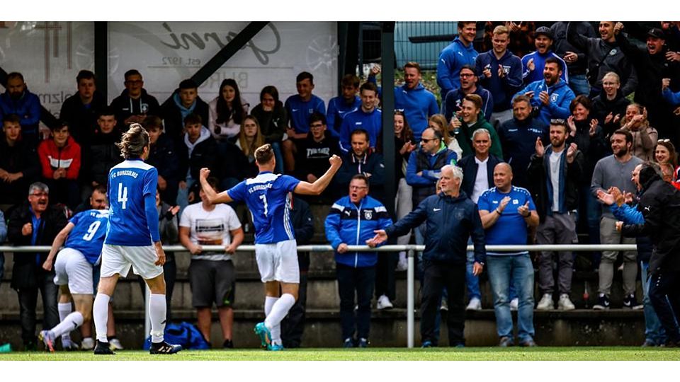  Jubelt der FC Burgsolms am Wochenende vor der Fankurve schon über den Aufstieg? Nach der Partie gegen den SV Bauerbach könnte es soweit sein. (© Nick Fingerhut) 