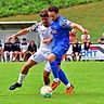 Ein Meister des Duells Mann gegen Mann: Hendrik Gehring (rechts) vom FC Denzlingen.