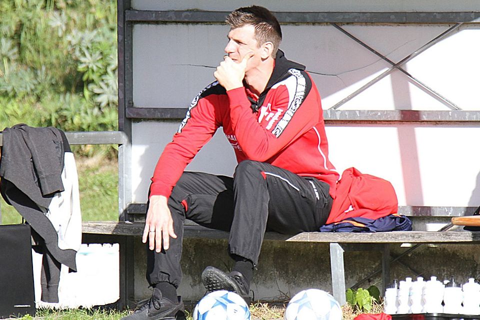 Aindlings Trainer Christian Adrianowytsch trifft im Spitzenspiel der Bezirksliga Nord auf seinen Ex-Verein TSV Hollenbach.