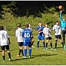 Eine Chance auf Punkte haben die SGR-Kicker (in blau) noch. Am Sonnabend erwarten die Schlossparkkicker die SG Lübstorf/Bad Kleinen. Foto: Frank Schlosser