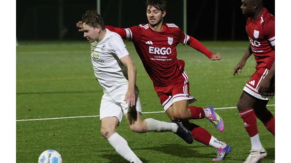 Fußball, Bezirksliga, VfL Denklingen vs SV Untermenzing 0:1, 15.11.2025, Foto: Roland Halmel.
