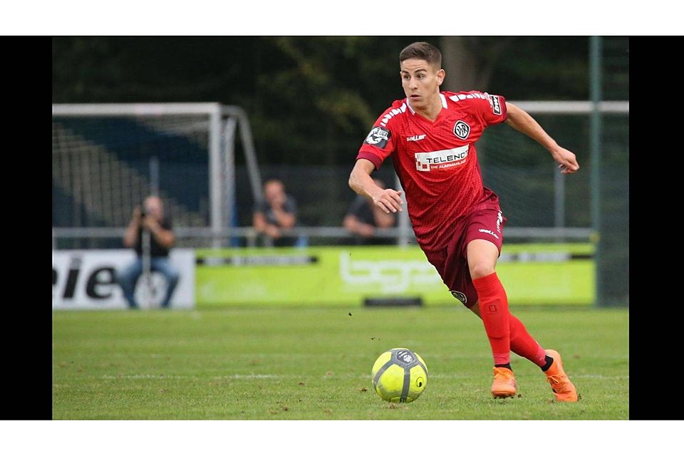 Nicolas Sessa ist künftig für den FC Erzgebirge Aue am Ball Nicolas Sessa ist künftig für den FC Erzgebirge Aue am Ball