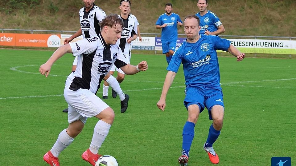 Rindern unter Flutlicht. 