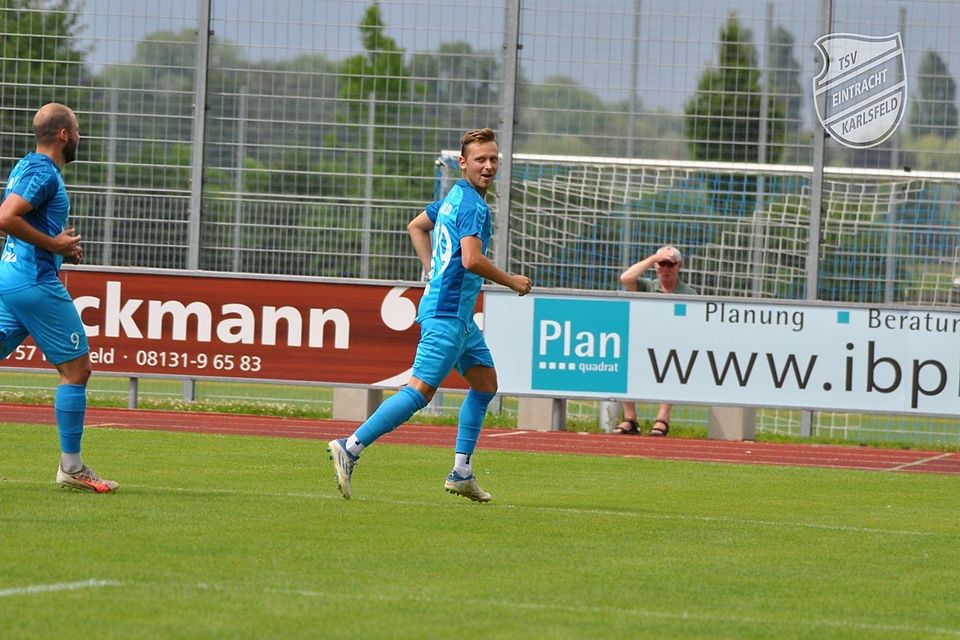 Ebnete mit seinem direkt verwandelten Freistoß zum 1:0 den Weg zum Sieg für die Eintracht Karlsfeld: Pascal Sattelberger.