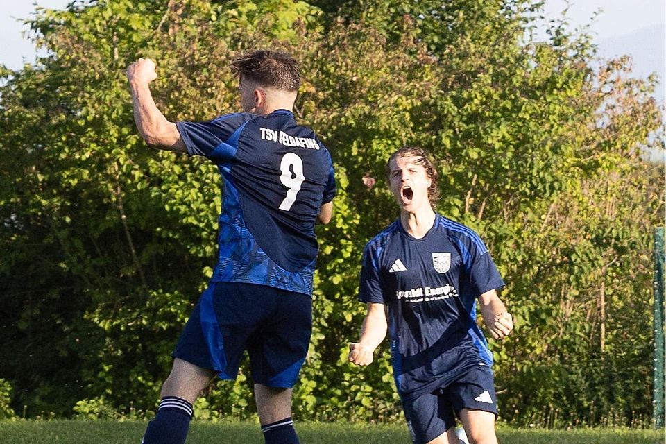 So jubeln Torjäger: Mario Budes (l.) erzielte für den TSV Feldafing das 1:0, Sturmkollege Matis Hoffmann (r.) markierte das 3:2. Doch dem TSV Erling gelang noch der Ausgleich.