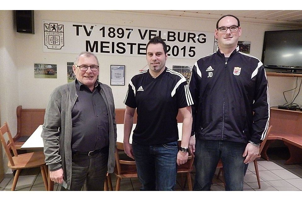 links Jürgen Beer, Mitte Jürgen Mederer und rechts Jürgen Drescher F: TV Velburg