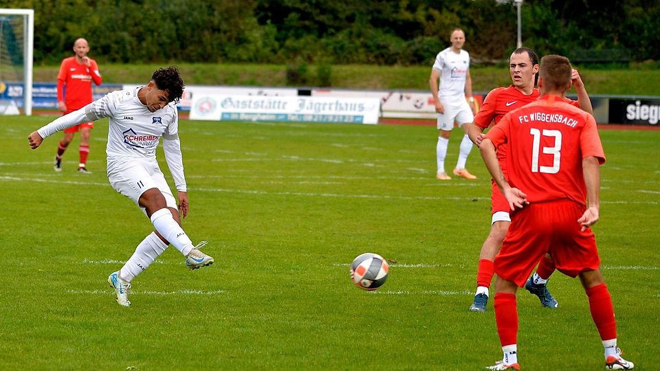 Mit einem strammen Flachschuss erzielte Jannick Piller den einzigen Bobinger Treffer.