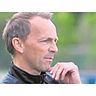 Trainer Steffen Hardt und der SSC Burg gewinnen in der Fußball-Gruppenliga mit 2:0 gegen den SV Emsdorf. © Jens Schmidt
