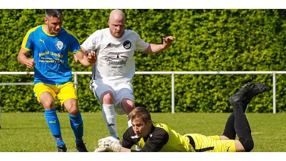 Hält in der Partie beim TSV Blasbach seinen Kasten sauber: Torwart Paul Haimerl von Fußball-A-Ligist SG Waldsolms II. (Archivfoto) © Isabel Althof