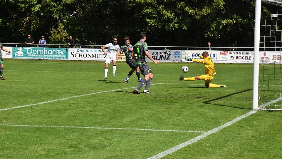Schwabmünchens Manuel Schmid erzielt das 4:1