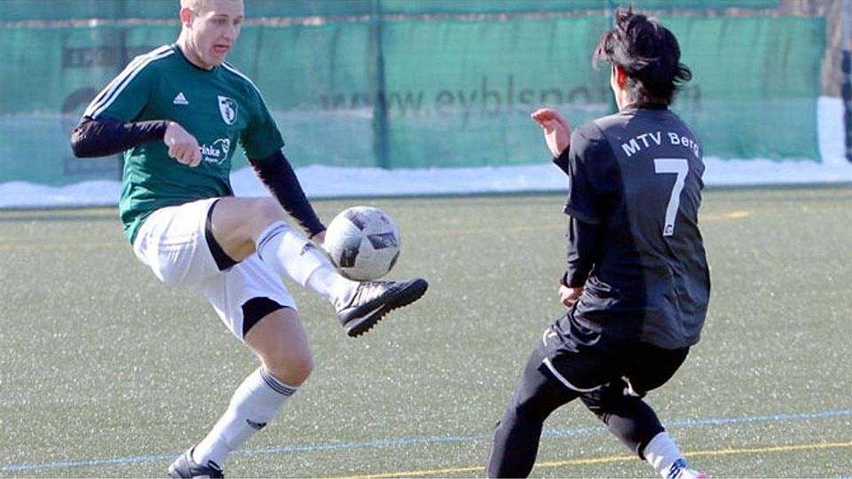 Gesetzt in der BCF-Viererkette: Timon Hummel (li.), Neuzugang vom Bezirksligisten FC Schwabing. foto: or