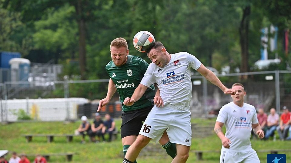 Nachdem Hutthurm schnell in Führung ging, drehten die Mauther die Partie noch vor dem Halbzeitpfiff - und sicherten sich am Ende mit einem 4:2-Auswärtssieg wertvolle Punkte für den Gang an die Tabellenspitze.