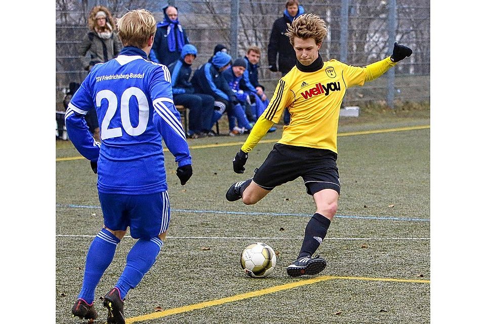 Malte Ceynowa brachte den TSV Altenholz gegen den TSVFriedrichsberg-Busdorf mit 1:0 in Führung. Foto: Peters