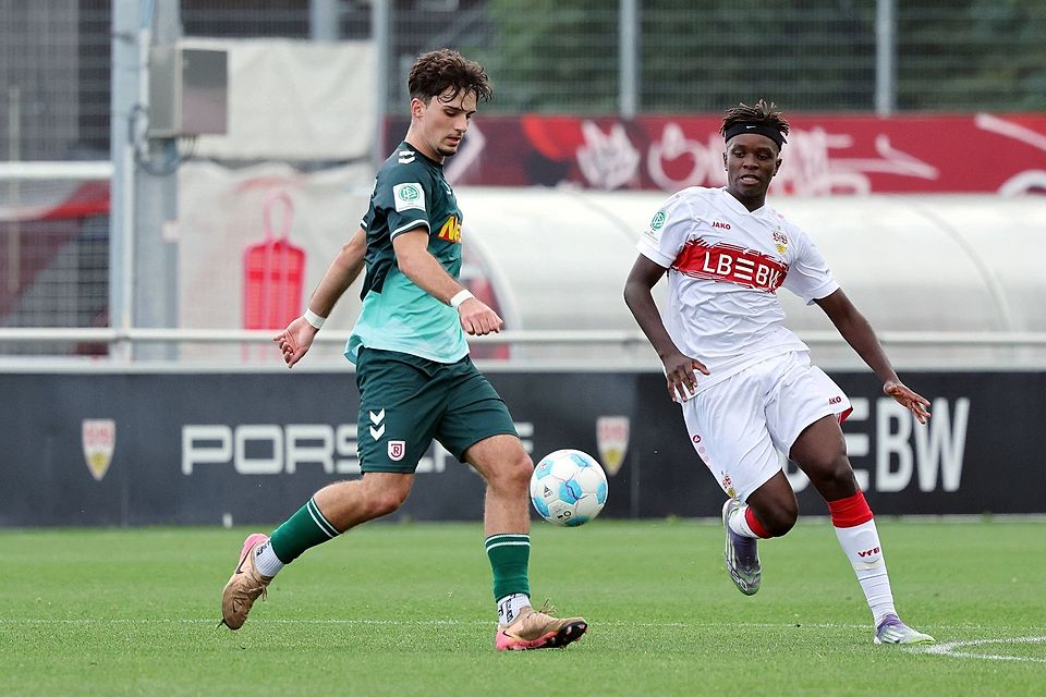 Erzielte fünf Tore binnen gut 20 Minuten: Jahn-U21-Stürmer Mubin Limkoski (links). Erzielte fünf Tore binnen gut 20 Minuten: Jahn-U21-Stürmer Mubin Limkoski (links).