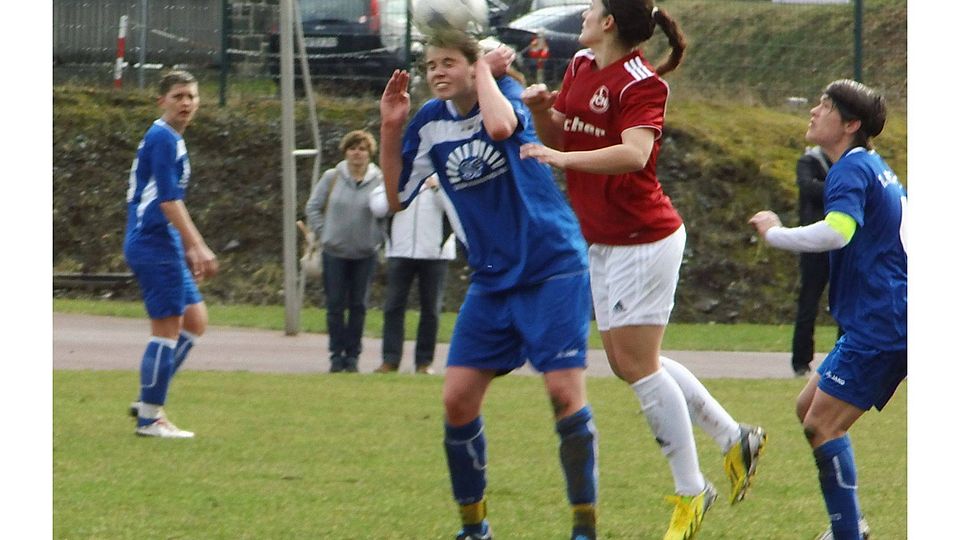 Trafen den Tabellenführer empfindlich: Die Damen des 1. FFC Hof. F: Jürgen Mühlstädt