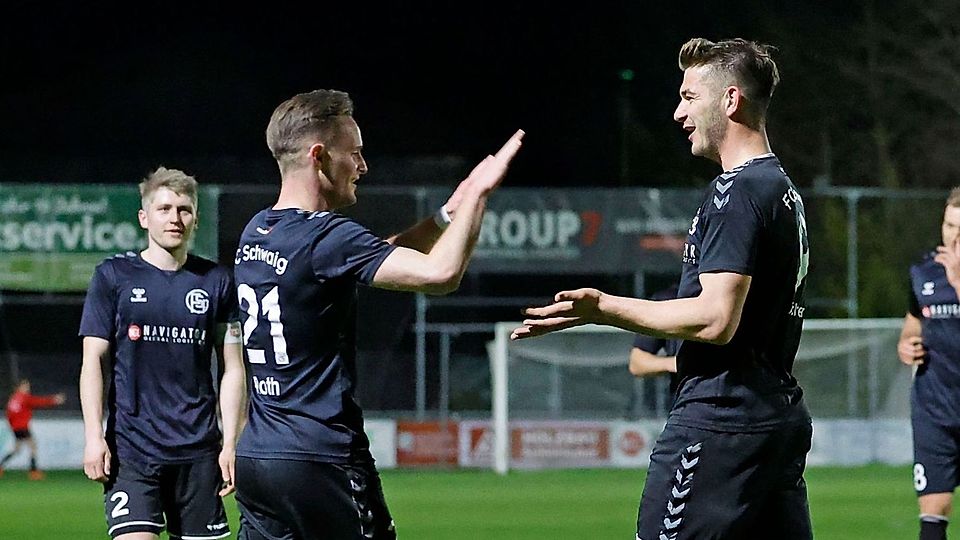 Geschafft! Die Sportfreunde aus Schwaig sind Meister und steigen in die Bayernliga auf.