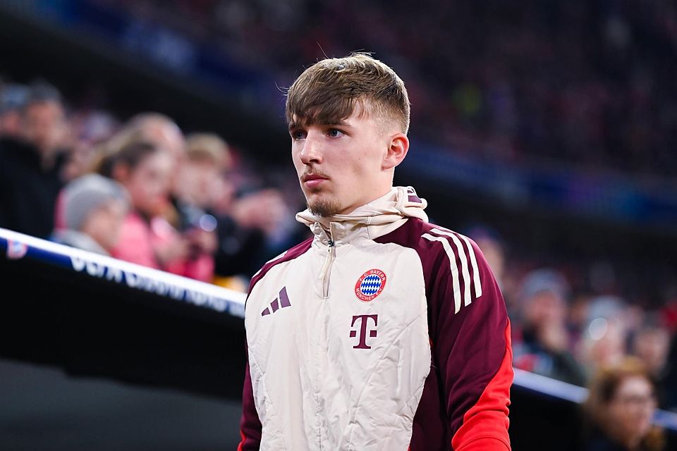 Lennart Karl stand bereits mehrmals im Aufgebot von Vincent Kompany, wartet aber immer noch auf seinen ersten Pflichtspiel-Einsatz für die Bayern.