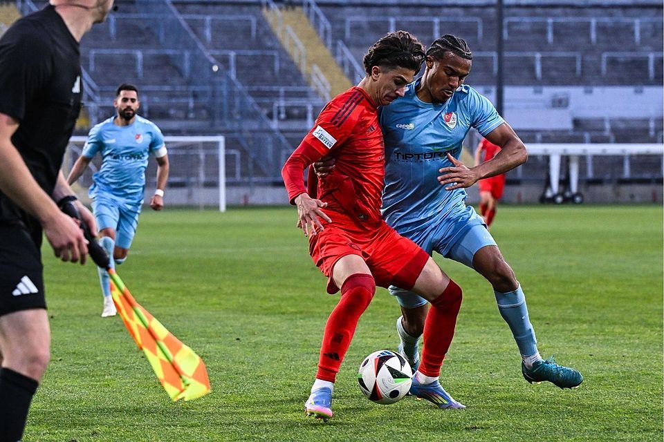 David Abrangao absolvierte insgesamt 45 Pflichtspiele für Türkgücü München. Oft stand er zusammen mit Ünal Tosun (links hinten) auf dem Feld. David Abrangao absolvierte insgesamt 45 Pflichtspiele für Türkgücü München. Oft stand er zusammen mit Ünal Tosun (links hinten) auf dem Feld.