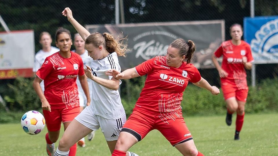 Die SG Grafing/Aßling (weiß) bleibt in der Kreisliga ohne Punkte. (Archivfoto)