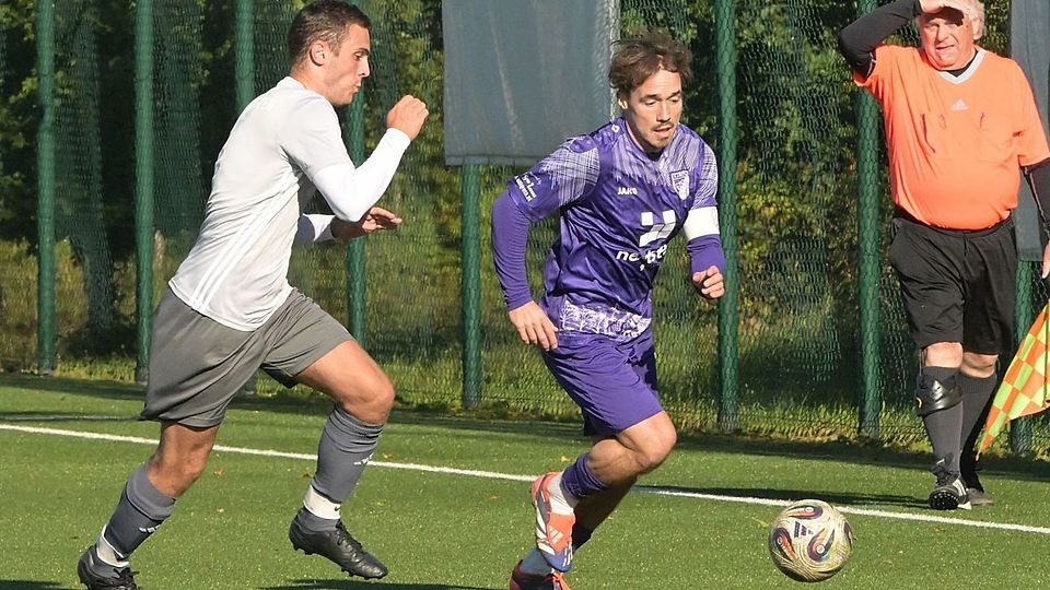 Kapitän Marco Fehr (rechts) und der TSV Kareth kamen im Pokal mit Acht und Krach weiter.