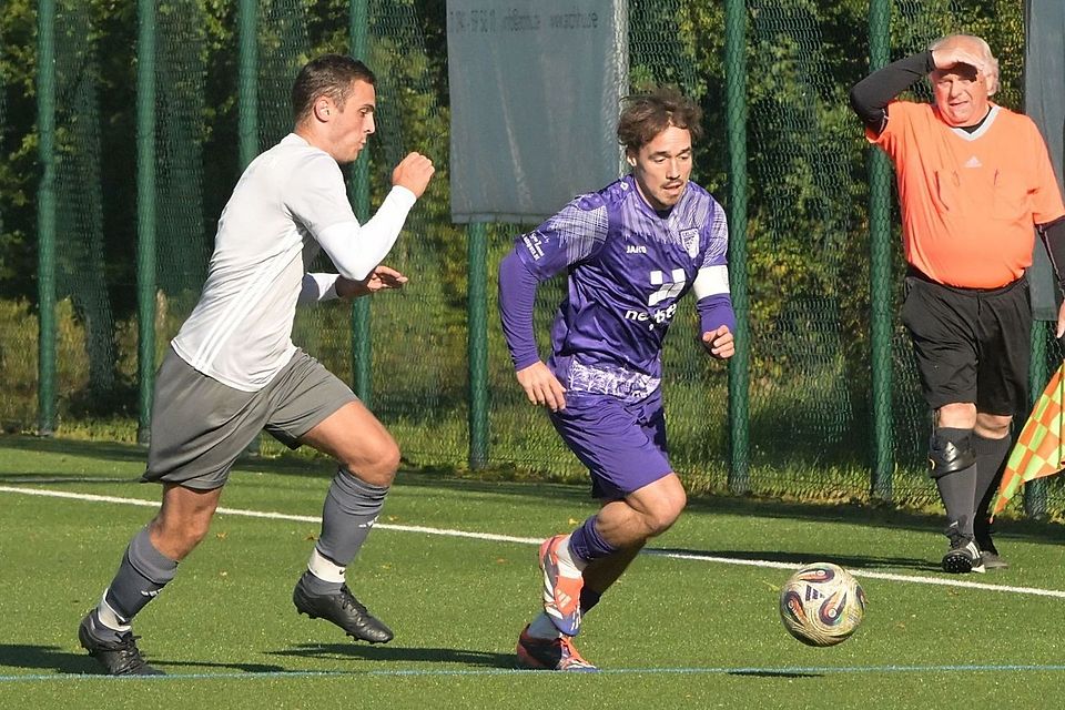 Kapitän Marco Fehr (rechts) und der TSV Kareth kamen im Pokal mit Acht und Krach weiter.