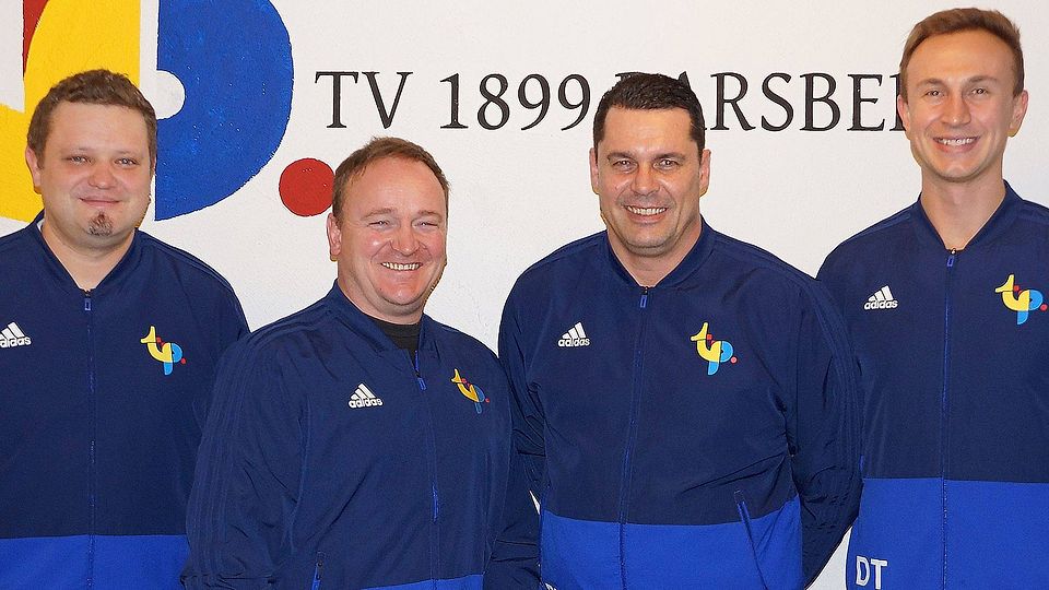 Fußball-Abteilungsleiter Thomas Moser (links) mit dem neuen Chefcoach Stefan Weber (v.li.), Reservetrainer Florian Kellermann und Co-Spielertrainer David Treese.