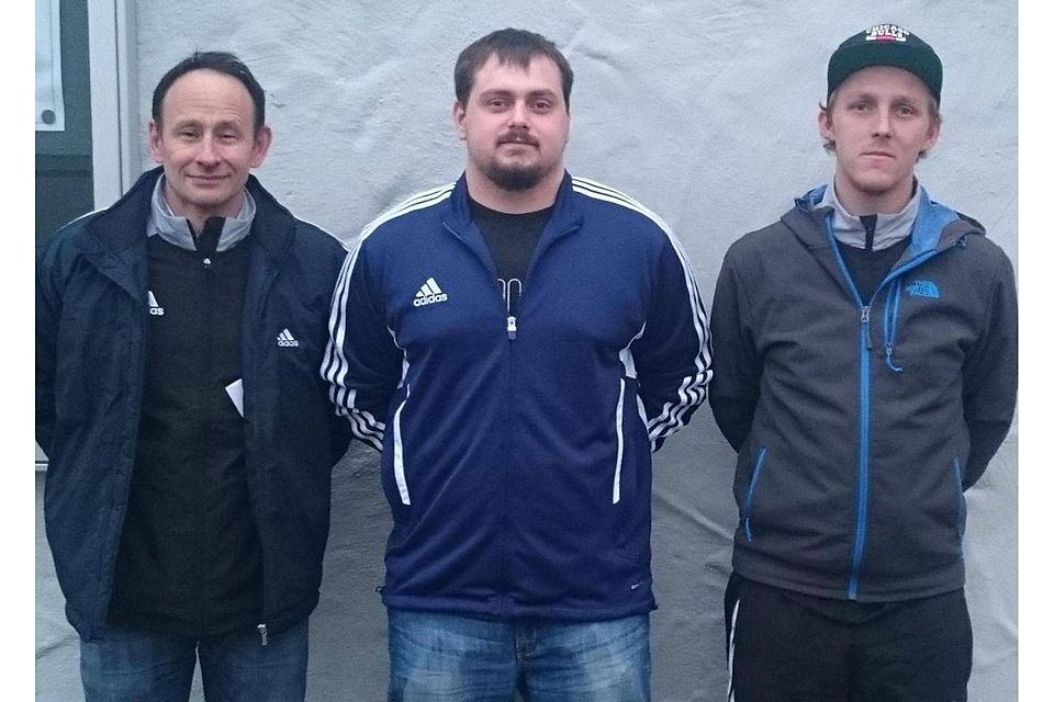 Das neue Trainerteam des TSV Röthenbach/St.W. ? von links: Betreuer Ralf Fi­scher, Co-Trainer Philip Schwarz und Trainer Nico Zippold. Foto: privat