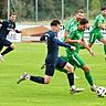 Der SC Oberweikertshofen (in Blau) und der FC Gundelfingen (in Grün).