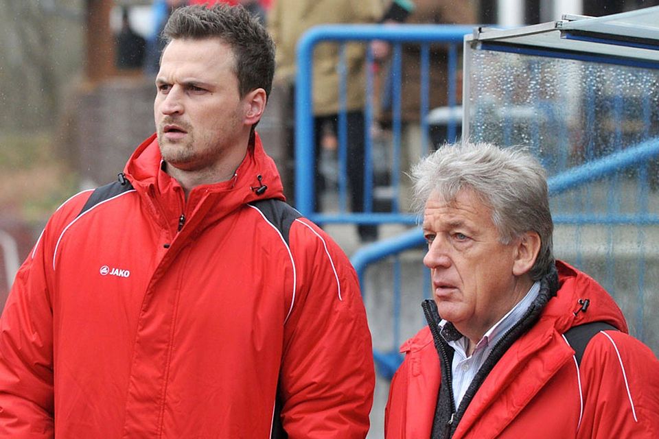 Auf eine weitere Zusammenarbeit haben sich beim TSV Neusäß Trainer Marco Löring (links) und Sportlicher Leiter Günter Hausmann geeinigt. F.: Andreas Lode Auf eine weitere Zusammenarbeit haben sich beim TSV Neusäß Trainer Marco Löring (links) und Sportlicher Leiter Günter Hausmann geeinigt. F.: Andreas Lode
