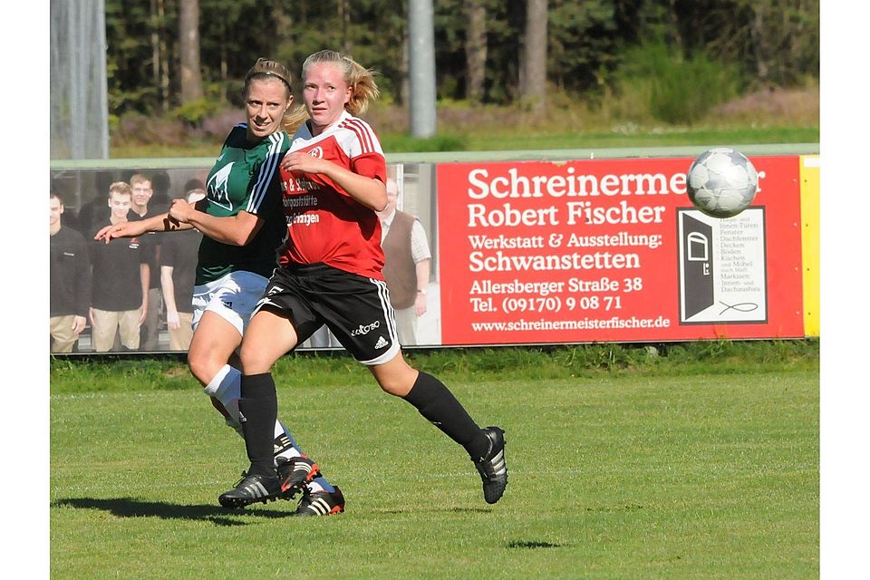 Die Damen des SV Leerstetten (in Grün-Weiß) zogen souverän in die zweite Pokalrunde ein. (Foto: Jainta)
