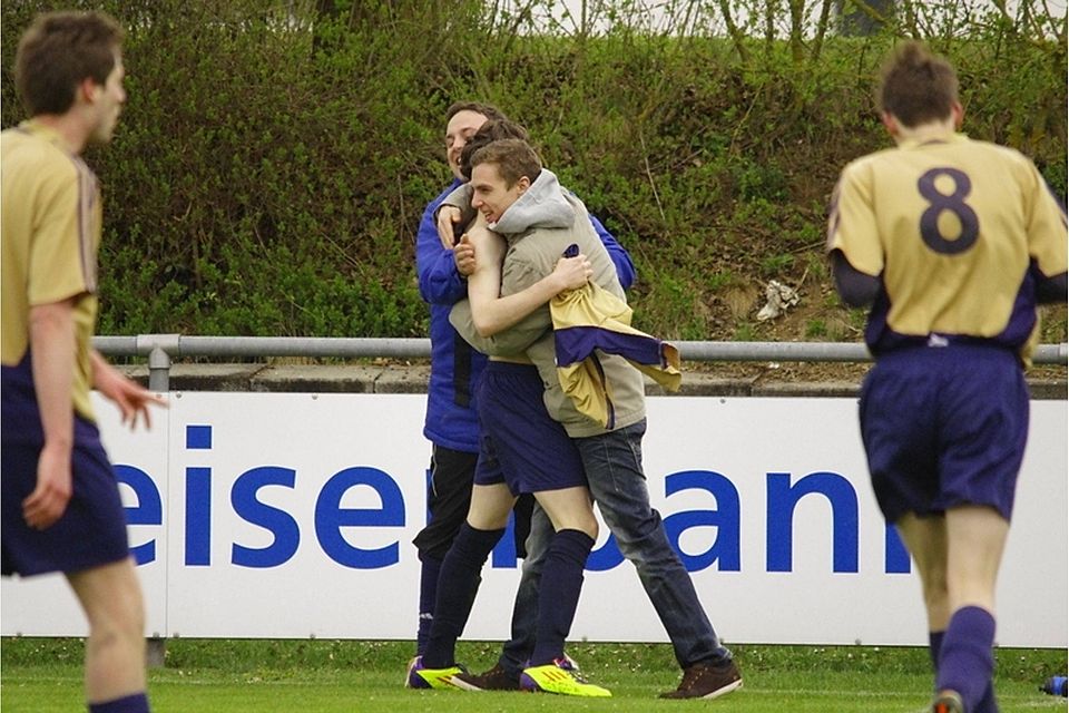 Pettenreuth-Kürn feiert die Rückkehr in die A-Klasse. Foto: Markus Schmautz Pettenreuth-Kürn feiert die Rückkehr in die A-Klasse. Foto: Markus Schmautz