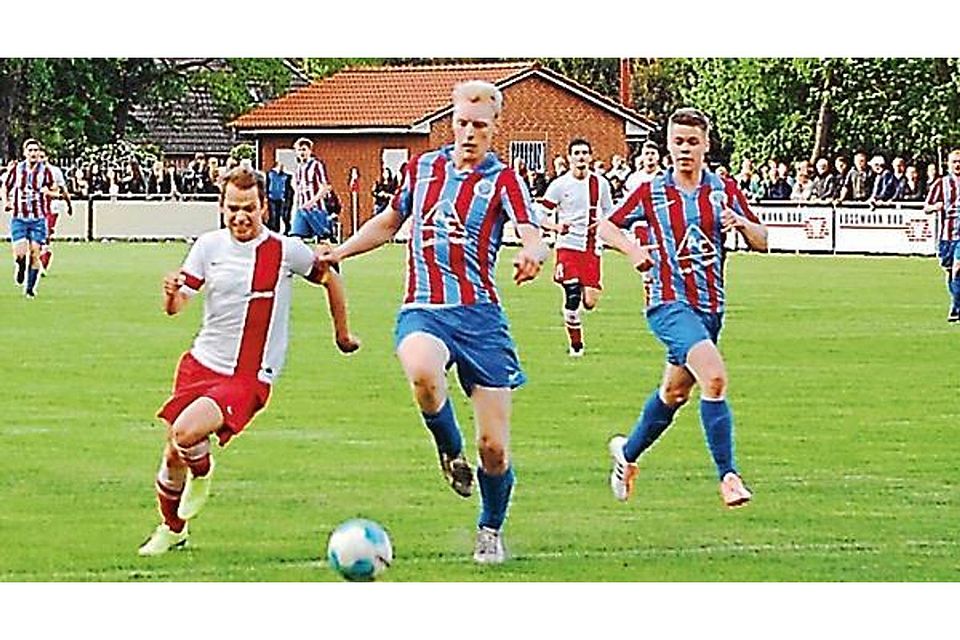 Während der SV Petersdorf (in Rot-Weiß hier im Halbfinale gegen den SV Bösel) als Pokalsieger nun auf Bezirksebene gegen den BV Garrel spielt, tritt Bösel im Kreispokal an diesem Freitag beim Kreisliga-Aufsteiger SV Thüle an. Schultjan