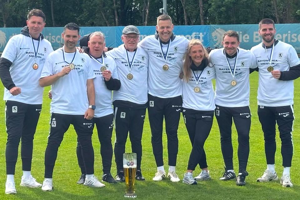 Gratulation auch an Kayabunar (zweiter von li.), Saller (li.) und co. 