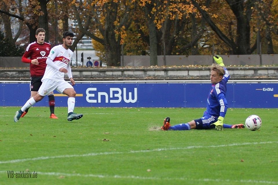 VfB-Stürmer Azad Toptik erzielt den ersten Treffer in der Partie gegen den 1. FC Nürnberg. Für Stuttgarts Trainer Kai Oswald war das 1:0 der vorentscheidende Dosenöffner.