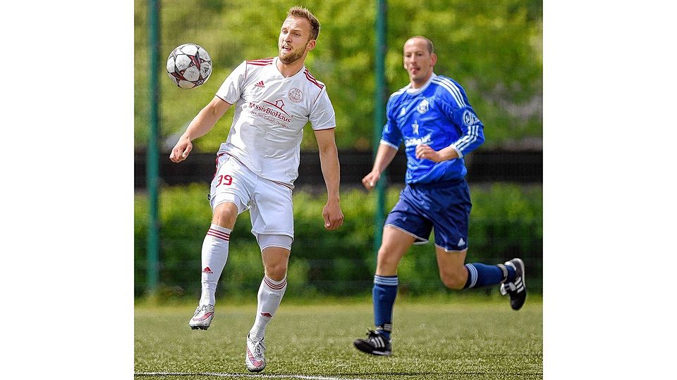 Martin Bernitt (am Ball) vom Kreismeister HSG Warnemünde war mit 26 Treffern bester Saison-Torschütze der Staffel I der Fußball-Kreisoberliga Warnow. Foto: Georg Scharnweber